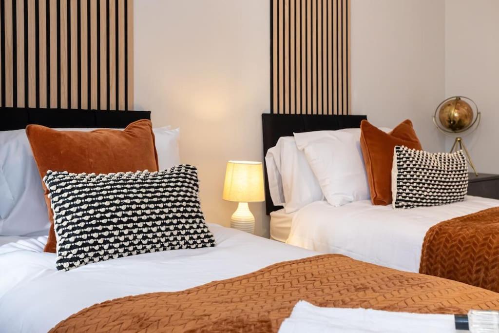 Railway House - Central Warrington - Sleeps 6 Extérieur photo