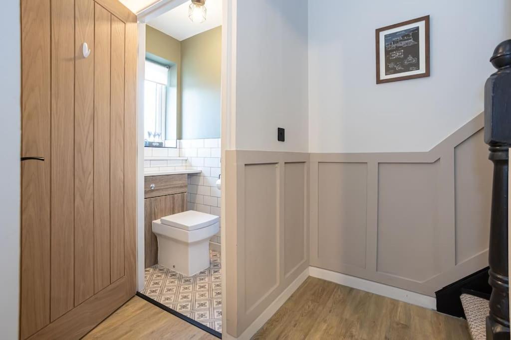 Railway House - Central Warrington - Sleeps 6 Extérieur photo