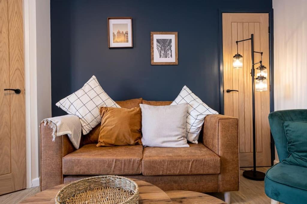 Railway House - Central Warrington - Sleeps 6 Extérieur photo