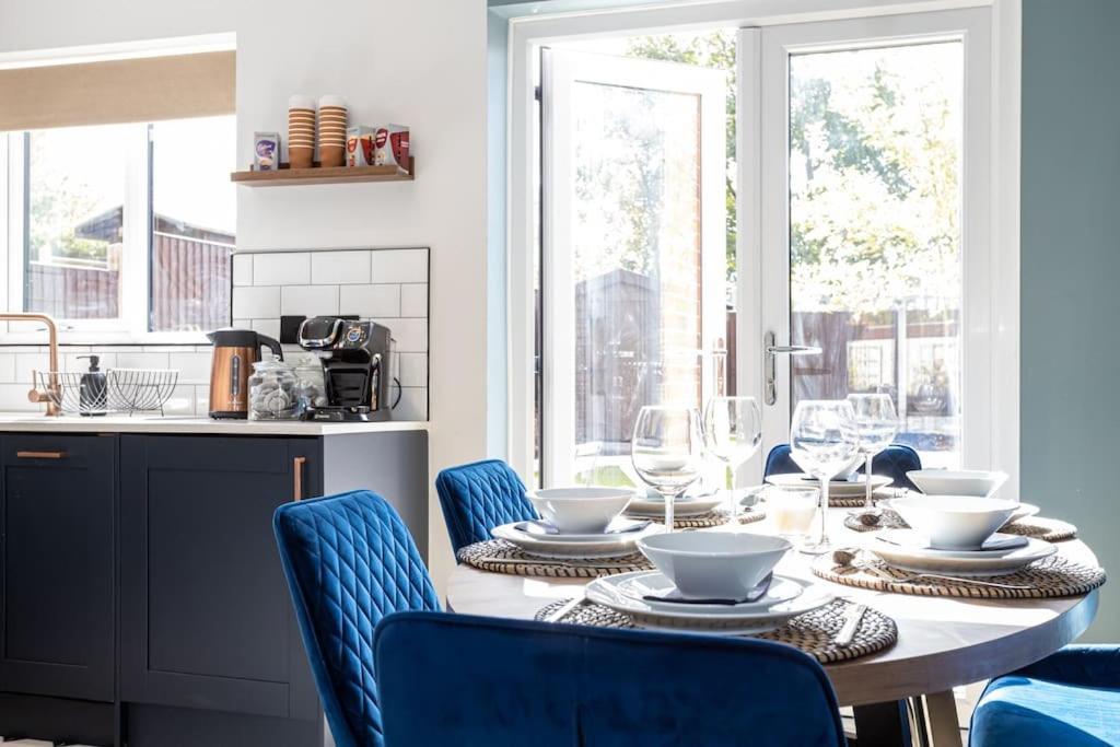 Railway House - Central Warrington - Sleeps 6 Extérieur photo