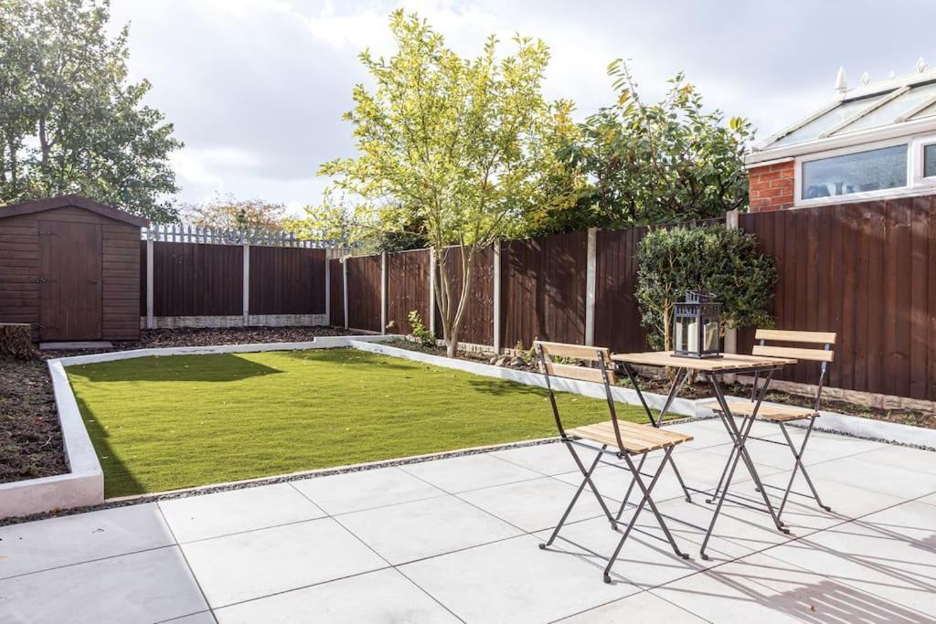 Railway House - Central Warrington - Sleeps 6 Extérieur photo